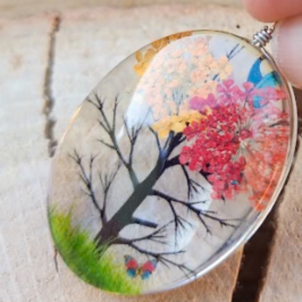 Tree Design Oval-Shaped Resin Necklace - New